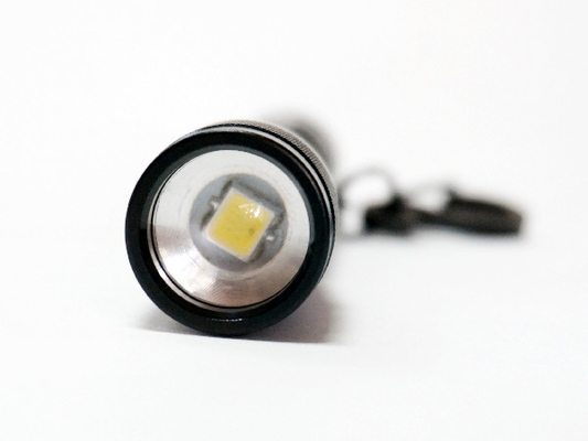 Φακός 40m Keychain των οδηγήσεων φανών χεριών κραμάτων αργιλίου απόσταση ακτίνων
