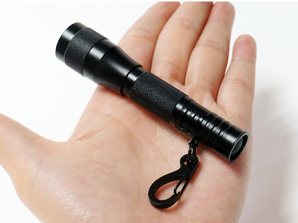 Υλικό μαύρο χρώμα κραμάτων αργιλίου Keychain φακών των μικρών φωτεινών υπαίθριων οδηγήσεων